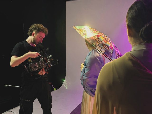 Mezar by @nilipekkimki (music video)

Choreographed and performed by @caro__gt @asysual @mailarrinaga @javii_guerraa

Director @pelincav
Producer @melis.bonfanti 
DP @danlupton.dp
AD @virgi_duca
Gaffer @sofia_fanfani 
AC @viajeroalterno
Grip / MUA @virginiarimboi
Production Design @cgramm_ 
2nd Unit AC @auralz
2nd Unit Grip/Spark @visualsbyoved
Line Producers @leostick99 @simply_stein_

#nilipek #nilipekmusicvideo #musicvideo #musicvideodp